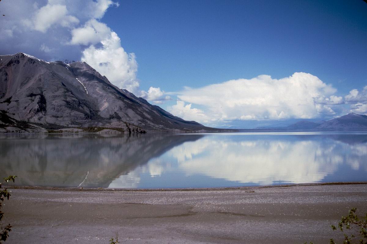 051 Approaching Kluane Lake.jpg