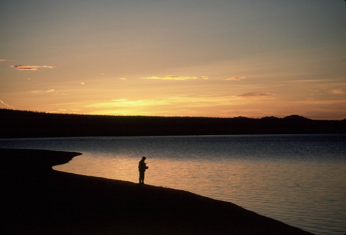 054 Midnight on Kluane Lake.jpg