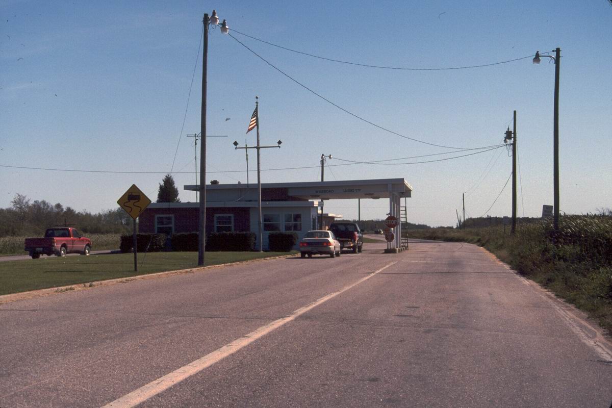 230 Crossing USA border at Warroad MN.jpg