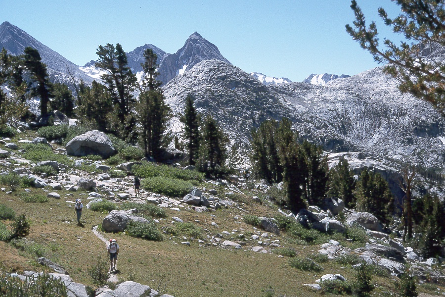 116 On the trail to the valley.jpg